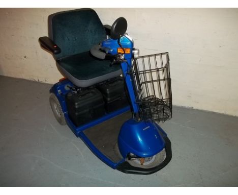 A SUNRISE EXPLORER 306 INVALIDITY SCOOTER, TURNS ON WITH CHARGER