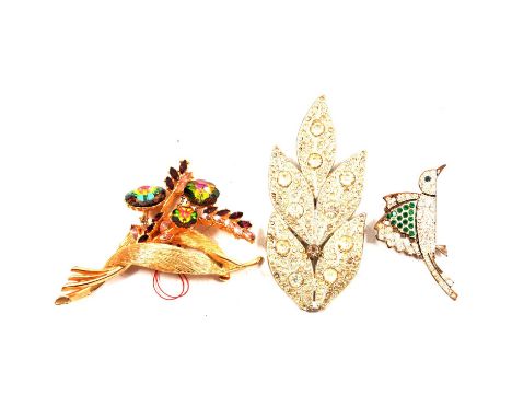 Thirty vintage brooches, mostly pre-war 1930's to 1950's European, clear paste Art Deco geometric designs, coloured paste flo