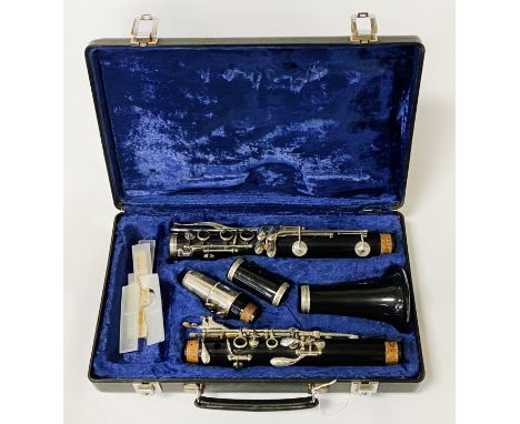 CASED CLARINET BUFFET PARIS