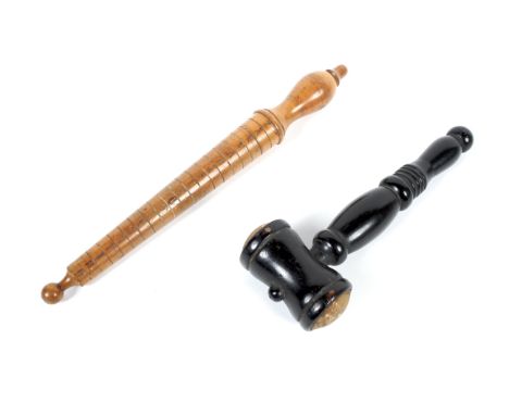 An early 20th century treen ring sizer, ranging from G to Z, with turned handle, 22cm long, together with an ebonised wood ga