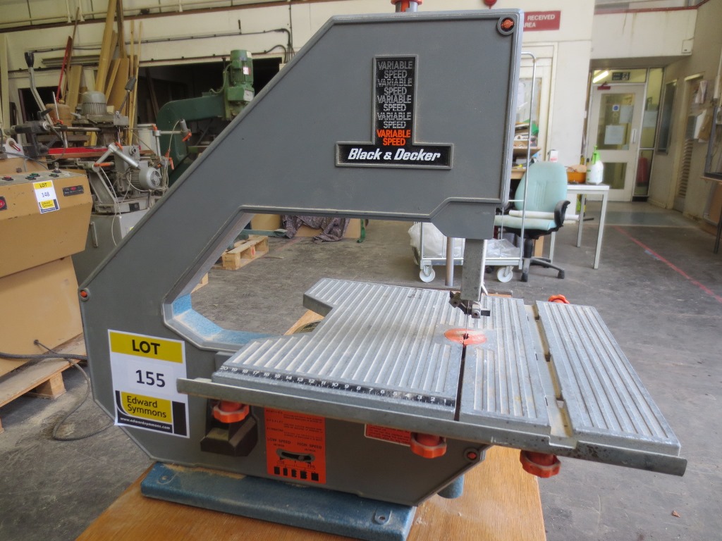 Black & Decker DN339 bench top variable speed band saw, Serial No T1