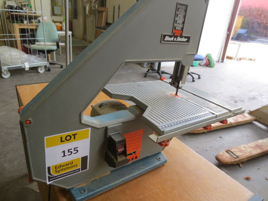 Black & Decker DN339 bench top variable speed band saw, Serial No T1