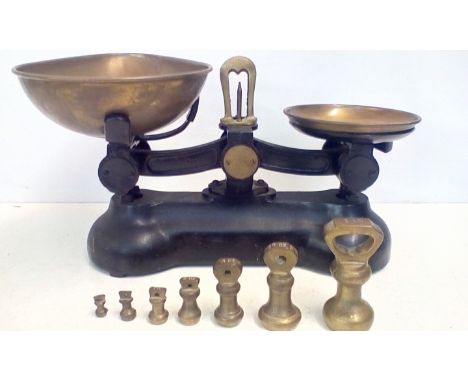 Set of balance scales and graduating weights 