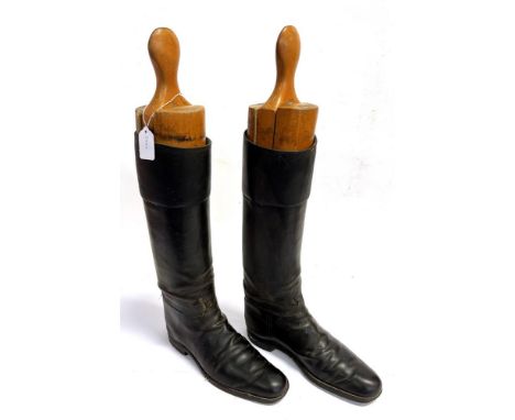 A PAIR OF GENTLEMANS BLACK LEATHER HUNTING BOOTS  Complete with trees