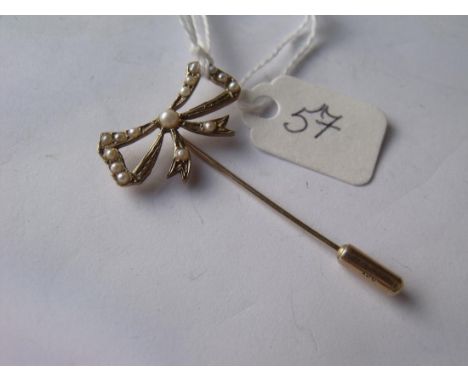 An attractive vintage 9ct & pearl set  bow top stick pin 2.5g inc      