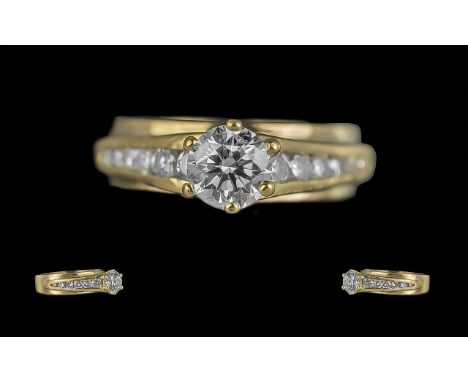 Ladies 18ct Gold Excellent Quality Diamond Set Ring. The Central Round Brilliant Cut Diamonds of Top Colour / Clarity, Est Di