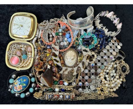 A Collection of of Vintage Costume Jewellery, including pearls, chains, brooches, bangles, rings etc.