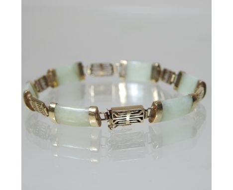 A 9 carat gold mounted jade coloured hardstone bracelet