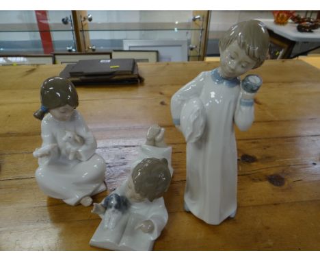 Three Nao figurines of night gowned children