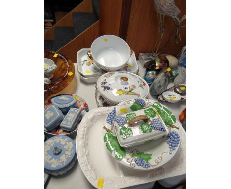 Sundry items of Royal Worcester Evesham cookware and other kitchen pottery