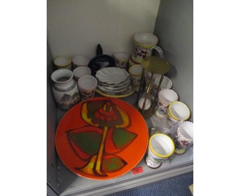 A mixed lot to include a Poole Pottery charger, egg timer, mixed coins and a selection of pottery inscribed Deruta to the und