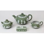Wedgwood Teekernstück, England 1. H. 20. Jh., Biskuitporzellan in Grün, darauf weißes