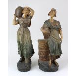 Paar Wasserträgerinnen aus Keramik, heller Scherben, farbig matt bemalt, 1 Figur auf Sockel