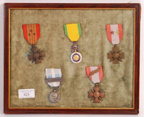 A collection of x5 WWI First World War French medals - all mounted in a period display frame, comprising: Croix De Guerre, Me