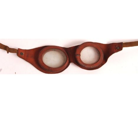 A rare pair of WWI First World War RFC Royal Flying Corps ' 1st Pattern ' brown rubber flying goggles. Brown rubber construct