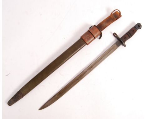 A WWI First World War US United States 1918 P17 M1917 Remington rifle bayonet having a ribbed wooden grip, pommel with push b