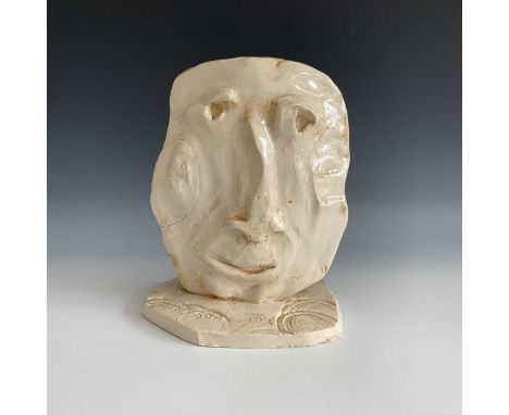 Julian DYSON (1936-2003)A ceramic sculpture of a head Incised signature and date 09.00 to base Height 20cm