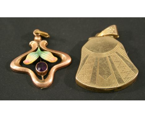 AN ART NOUVEAU 9CT GOLD ENAMEL AND AMETHYST PENDANT of stylised form with central enamelled leaves and round-cut amethyst, ma