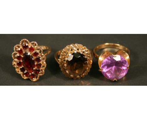 A GROUP OF THREE GOLD AND YELLOW METAL STONE-SET RINGS, garnet, smoky quartz and alexandrite (3) ring size K-L. 15grams(total