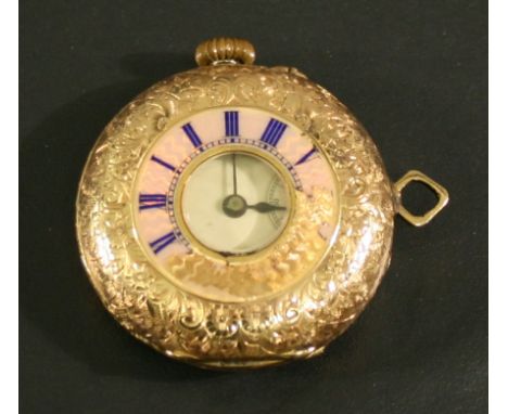 A VICTORIAN 18K GOLD KEYLESS HALF HUNTER FOB WATCH, the case front with pink enamelled chapter ring of Roman hours framing a 