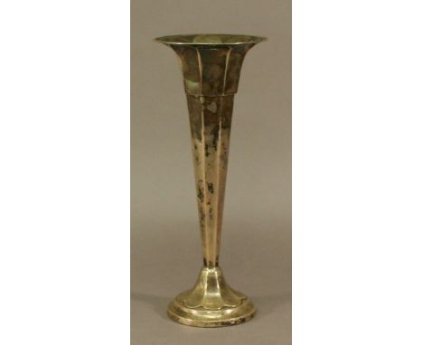 A GEORGE V SILVER TRUMPET SHAPED VASE of tapering faceted form, Sheffield 1921, maker James Deakin & Sons. 25cm, 333grams(wei