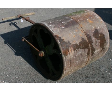 A LARGE VICTORIAN CAST-IRON GARDEN ROLLER of traditional form of large proportions. 171cm(h) roller diameter 71cm CONDITION: 