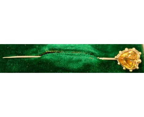 A 15CT GOLD, YELLOW METAL AND CITRINE TIE PIN, the terminal heart-shaped citrine within a beaded surround, marked 15ct, mount