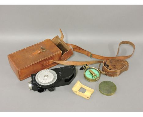 A brass Elliott Bros pocket compass, with a green dial and leather case, and a Plan Range Finder Mark IIIA, Horizon and Bubbl