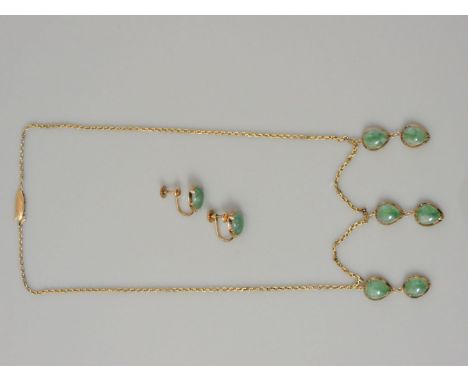 A gold six stone jade drop necklace and earring matched suite, a faceted trace chain with a three drop section centrepiece, t