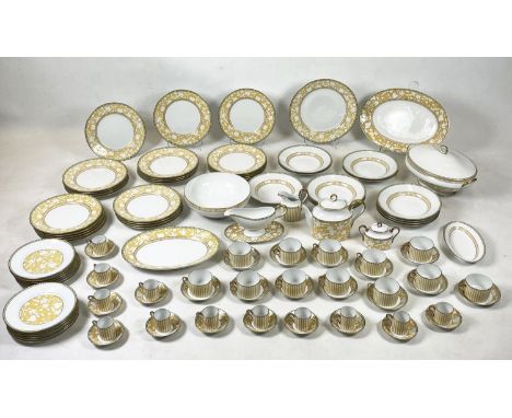 RICHARD GINORI DINNER SERVICE, Delhi pattern, 12 place setting comprising 24 dinner plates, 12 side plates, 12 soup bowls, a 