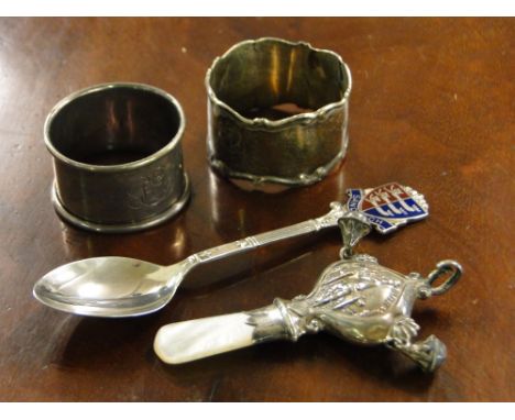 2 silver napkin rings, silver & enamel collectors spoon, & a silver & mother of pearl rattle