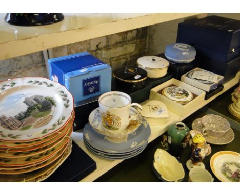 A shelf of Royal Doulton crystal Royal souvenirs, Wedgwood souvenir boxes, calendar plates, etc.