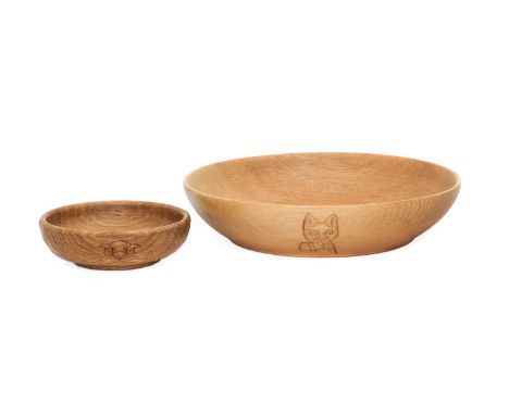Cat and Mouseman: Lyndon Hammell (Harmby): An Oak Circular Fruit Bowl, with recessed carved cat and mouse trademark,31cm diam
