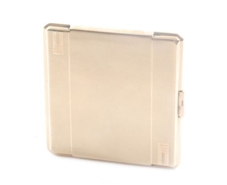 A 9ct hallmarked square cigarette case with engine turned decoration to whole, weight 98.5g, London 1929 Goldsmiths and Silve