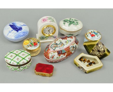 A SMALL GROUP OF TRINKETS, to include Halcyon Days enamel boxes 'Christmas 1977' and 'Christmas 1978', an Aynsley miniature c