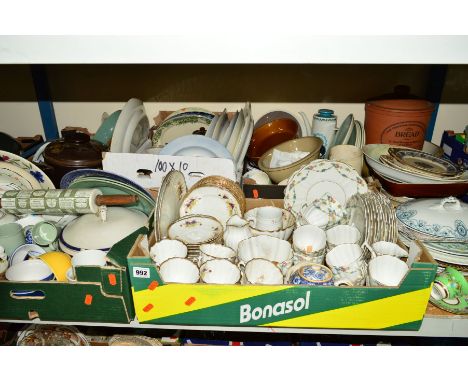 FIVE BOXES AND LOOSE TEA AND DINNER WARES ETC, to include Spode 'Flemish Green', Park Place China, Grimwade advertising rolli