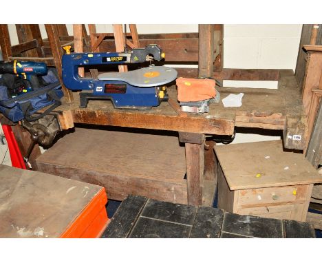 A LARGE VINTAGE OAK WORK BENCH, with undershelf and an attached record No.53 clamp 