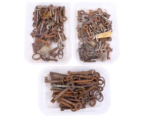 A quantity of Vintage keys, 3 various sizes (150 in total)
