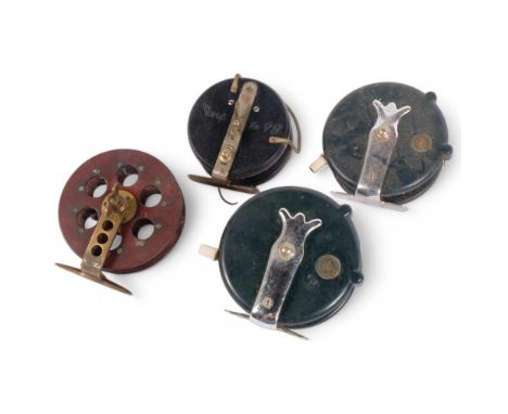 4 Vintage fishing reels, comprising Royal no. 98, 2 x Paramount, and another (4)