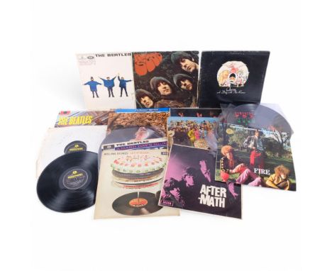 A collection of various 33 vinyl albums, including The Beatles Help on Parlophone, Rubber Soul, Queen A Day At The Races, and