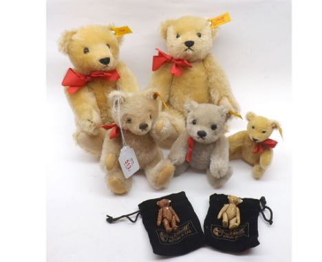 A basket containing five modern Steiff Collectors Bears   40-60
