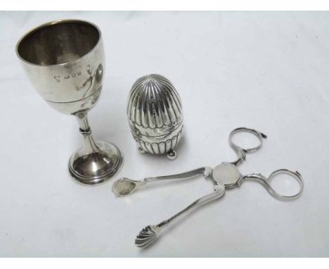 Mixed lot comprising pair of early Georgian Sugar Scissors of usual form, with concealed hinge and shell bowls, circa 1760, (