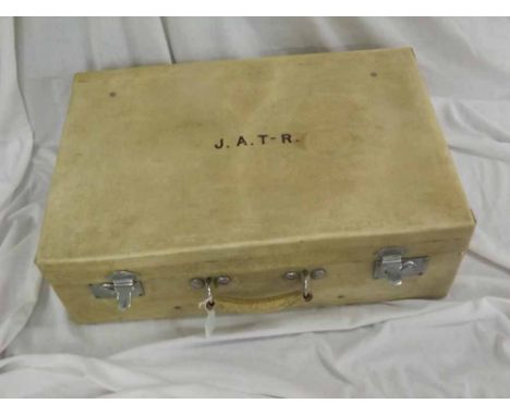 A Vintage Suitcase with lined interior, 24" x 16"   30-40