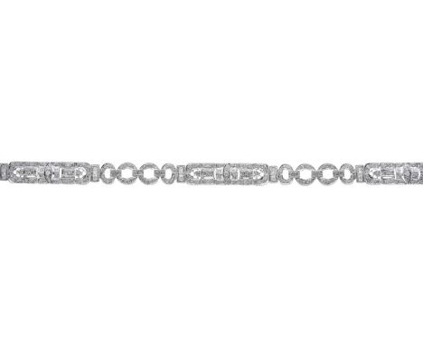 An 18ct gold diamond openwork bracelet, total diamond weight 2.50ct, stamped to mount, estimated H-I colour, P1-P2 clarity, l
