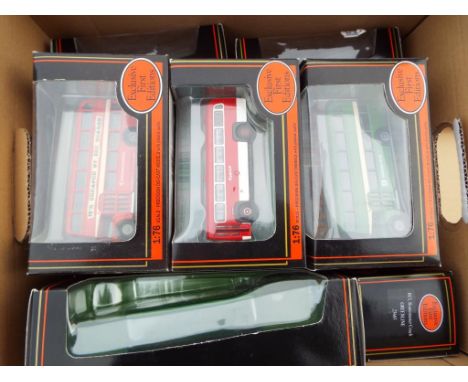 EFE Exclusive First Editions - 18 diecast 1:76 scale model buses and coaches, all appear mint in mint window boxes - Est £40 