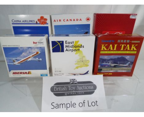 Model Aeroplanes - Fifteen diecast models of commercial airliners by Herpa, all in 1:500 scale. All models appear mint in ori