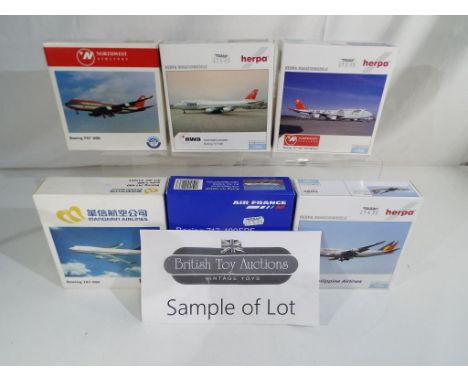 Model Aeroplanes - Fifteen diecast models of commercial airliners by Herpa, all in 1:500 scale. All models appear mint in ori