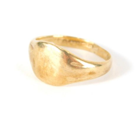 A 9ct gold signet ring, size F, 2g.