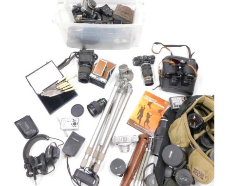 Various cameras, related equipment, etc. Olympus lens 101679, carrying cases, tripod, various other lenses, large size and ot