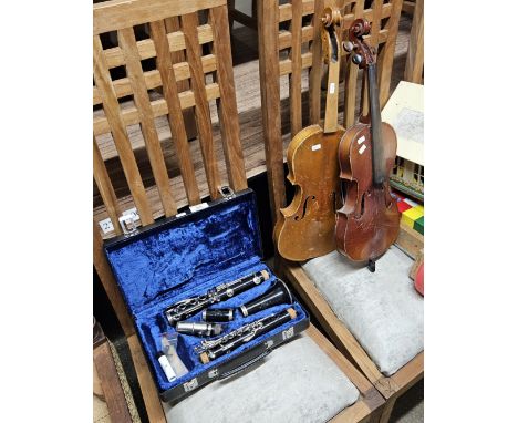 CASED CLARINET, 2 VIOLINS   Condition